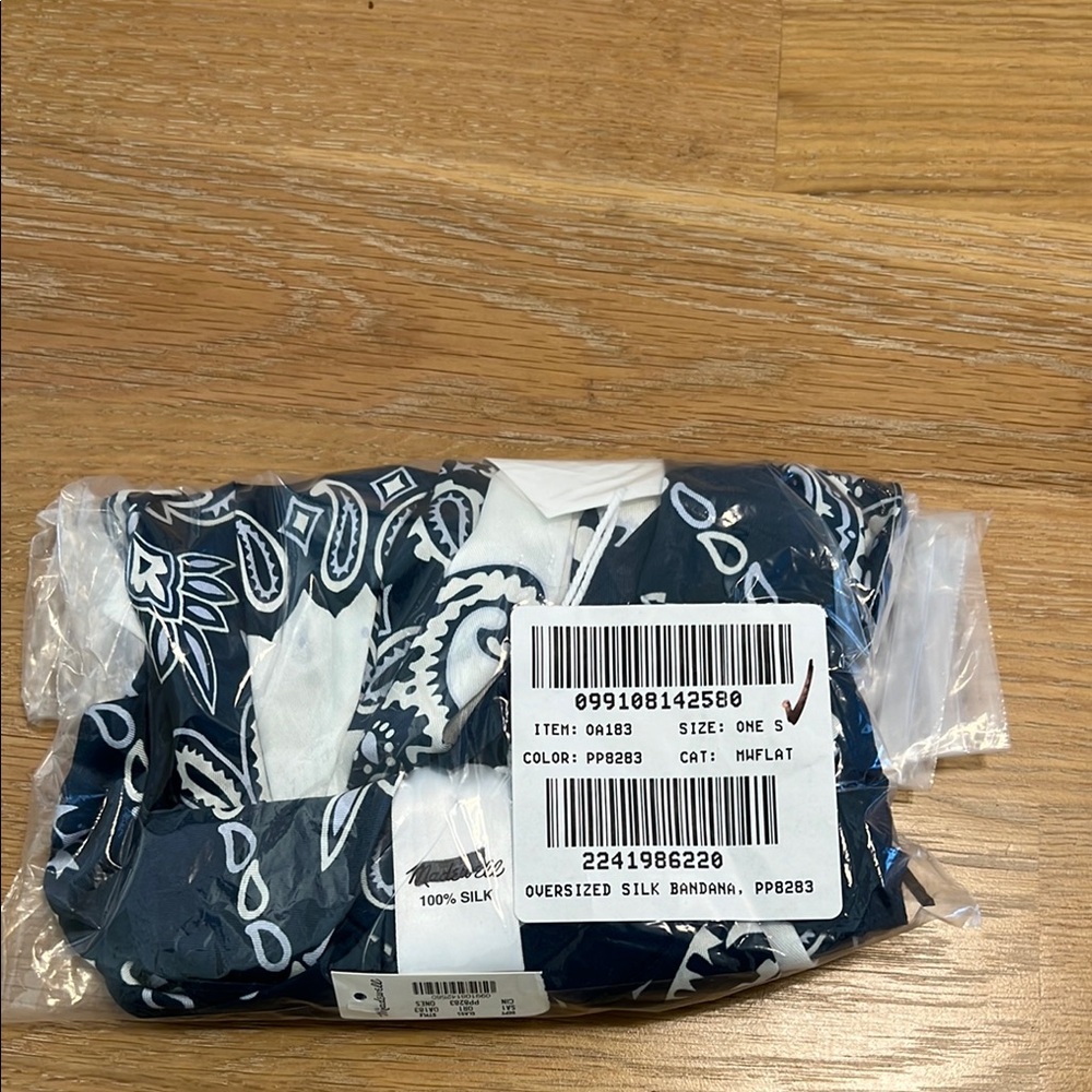 Madewell 100% Silk Bandana Print scarf - Navy/White New
